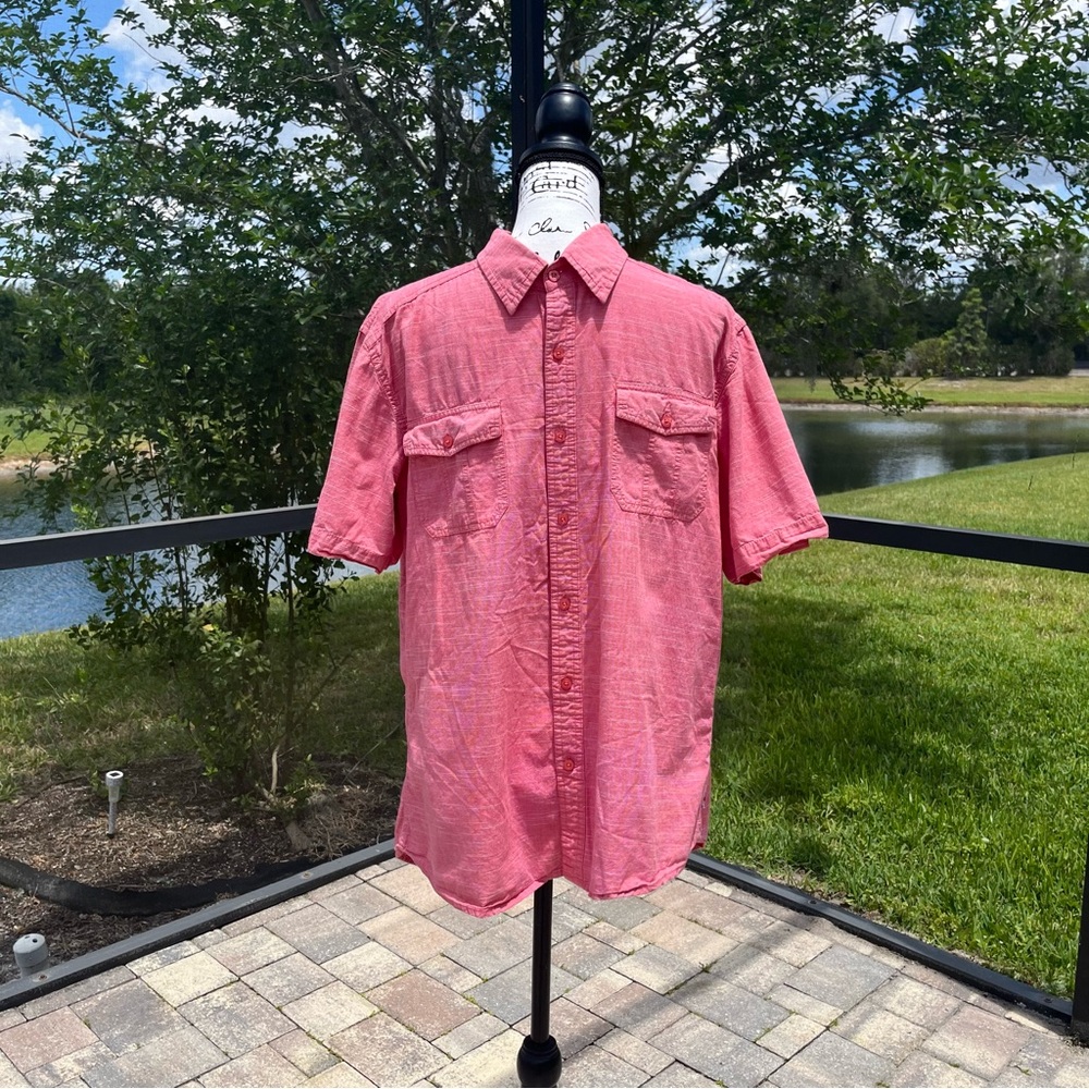 Lions Crest by English Laundry Size L Pink Short sleeve shirt